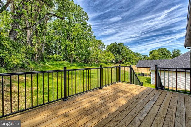 442 WENDEL RD, Irwin, PA 15642