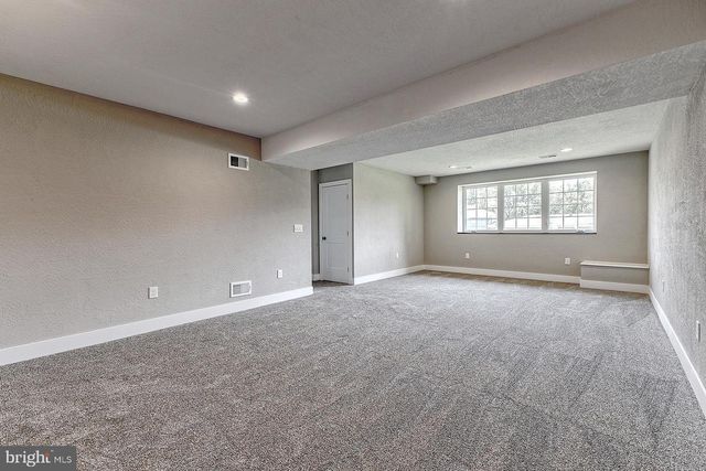 442 WENDEL RD, Irwin, PA 15642