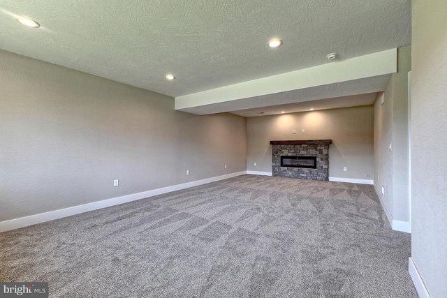 442 WENDEL RD, Irwin, PA 15642