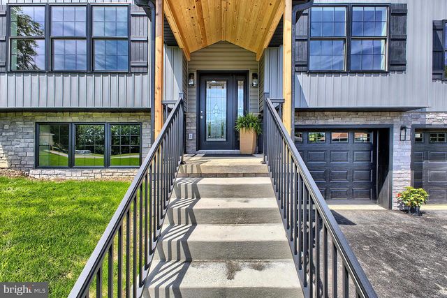 442 WENDEL RD, Irwin, PA 15642