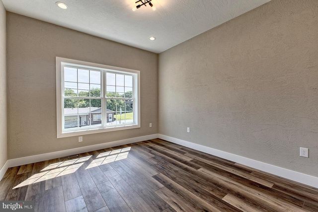 442 WENDEL RD, Irwin, PA 15642