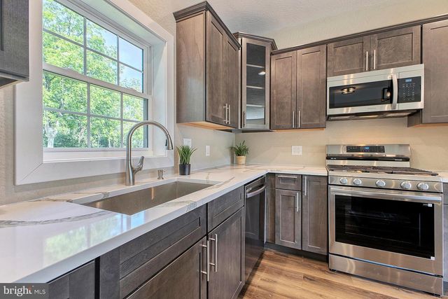 442 WENDEL RD, Irwin, PA 15642
