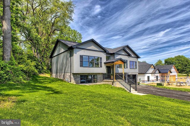 442 WENDEL RD, Irwin, PA 15642
