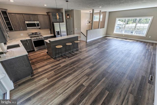 442 WENDEL RD, Irwin, PA 15642