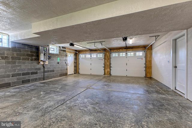 442 WENDEL RD, Irwin, PA 15642