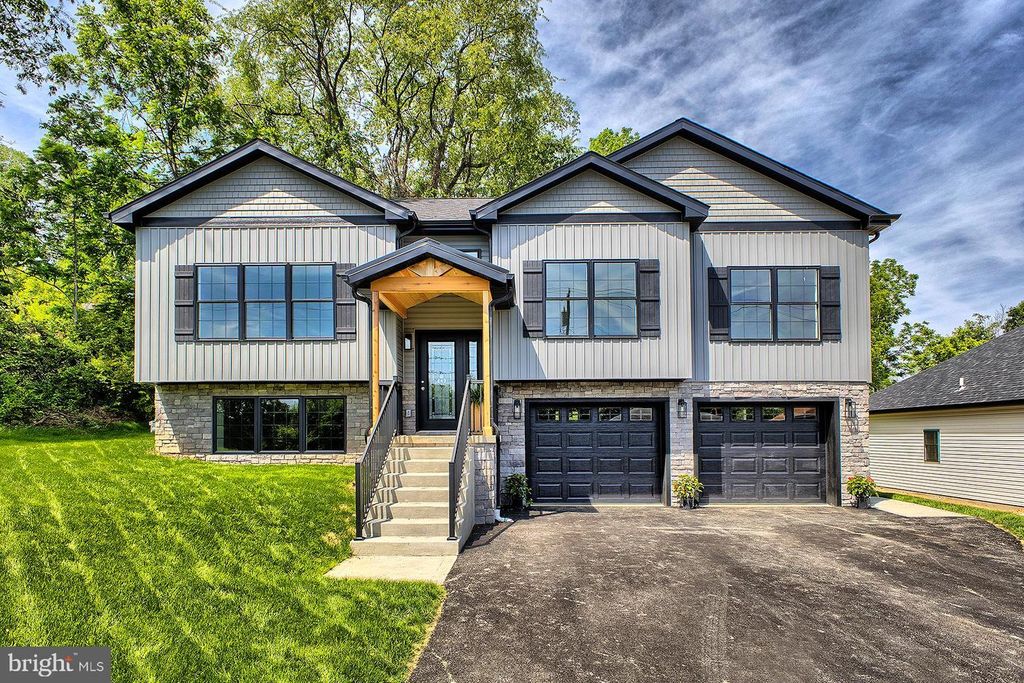 442 WENDEL RD, Irwin, PA 15642