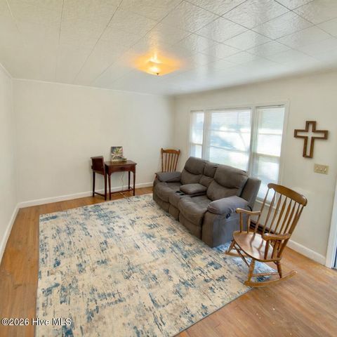 5271 Tobacco Road, Orrum, NC 28369