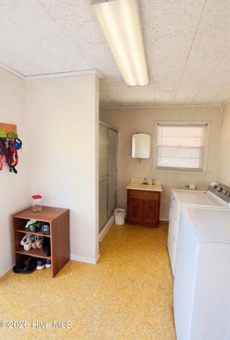 5271 Tobacco Road, Orrum, NC 28369