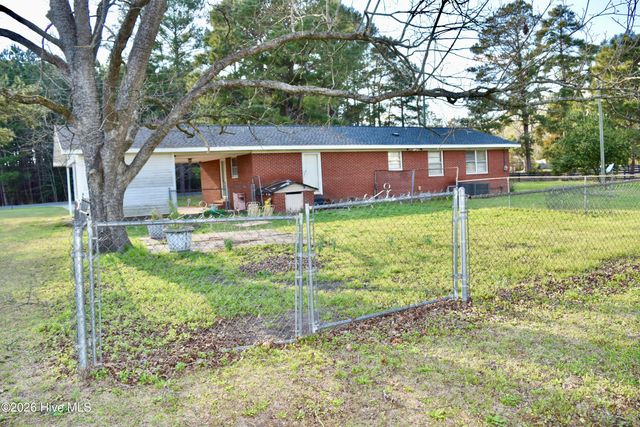 5271 Tobacco Road, Orrum, NC 28369