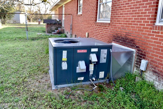 5271 Tobacco Road, Orrum, NC 28369