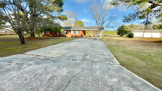 5271 Tobacco Road, Orrum, NC 28369