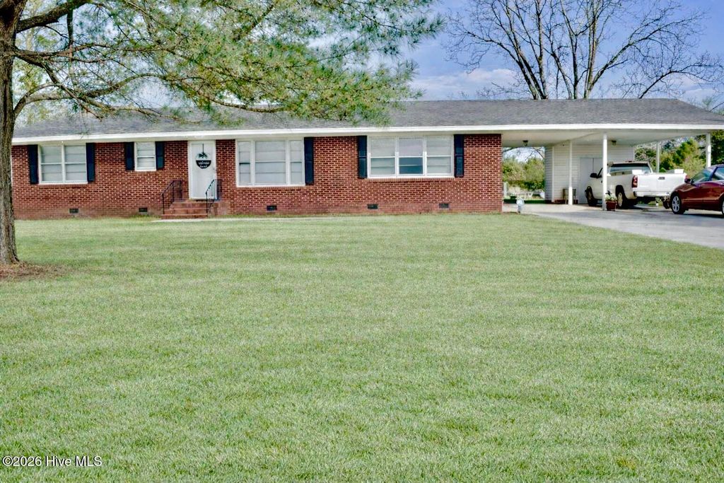 5271 Tobacco Road, Orrum, NC 28369