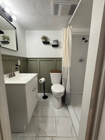 16 Lynn St, Peabody, MA 01960