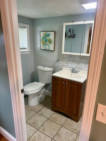 16 Lynn St, Peabody, MA 01960