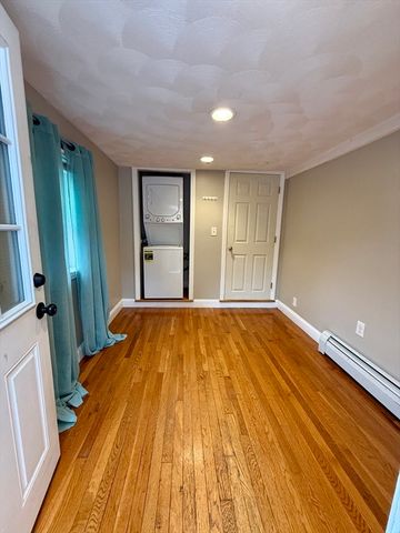 16 Lynn St, Peabody, MA 01960