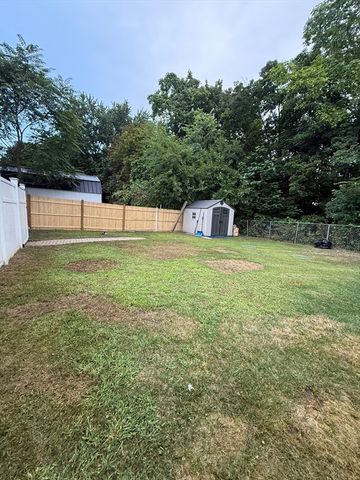 16 Lynn St, Peabody, MA 01960