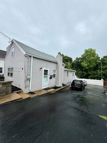 16 Lynn St, Peabody, MA 01960