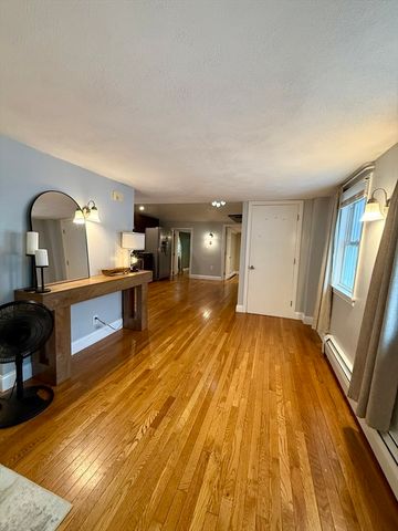 16 Lynn St, Peabody, MA 01960
