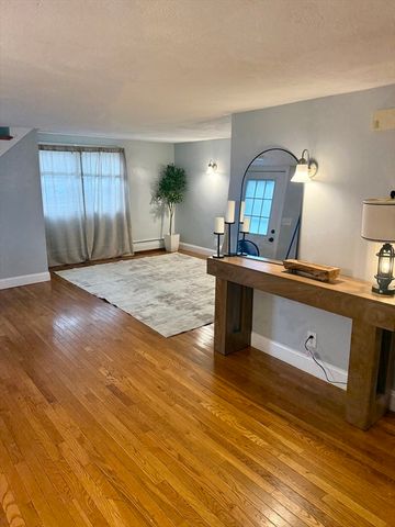 16 Lynn St, Peabody, MA 01960