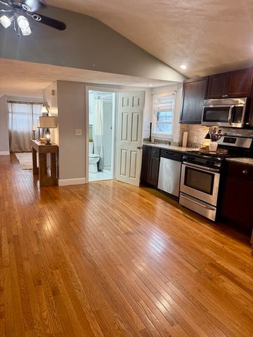16 Lynn St, Peabody, MA 01960