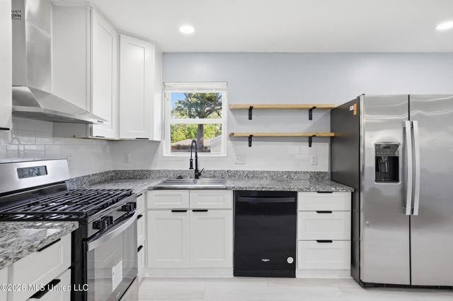 112 Park Lane Drive, Long Beach, MS 39560
