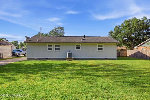 112 Park Lane Drive, Long Beach, MS 39560