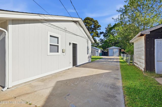 112 Park Lane Drive, Long Beach, MS 39560