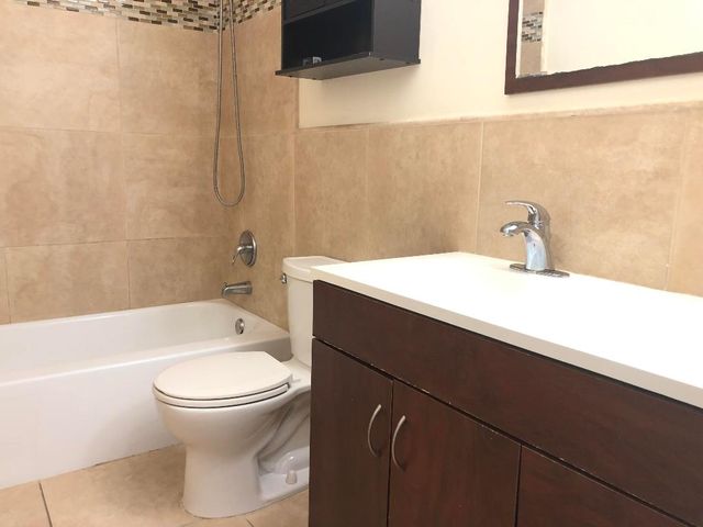 5811 NE 14th Road 4, Fort Lauderdale, FL 33334