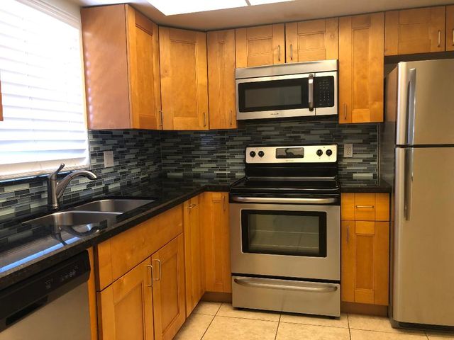 5811 NE 14th Road 4, Fort Lauderdale, FL 33334