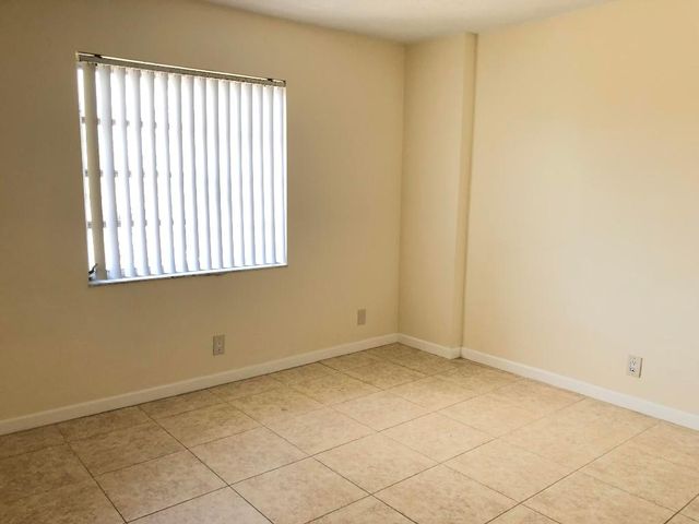 5811 NE 14th Road 4, Fort Lauderdale, FL 33334