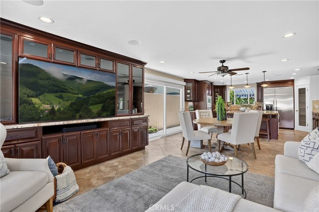 8592 Whitesails, Huntington Beach, CA 92646