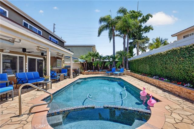 8592 Whitesails, Huntington Beach, CA 92646