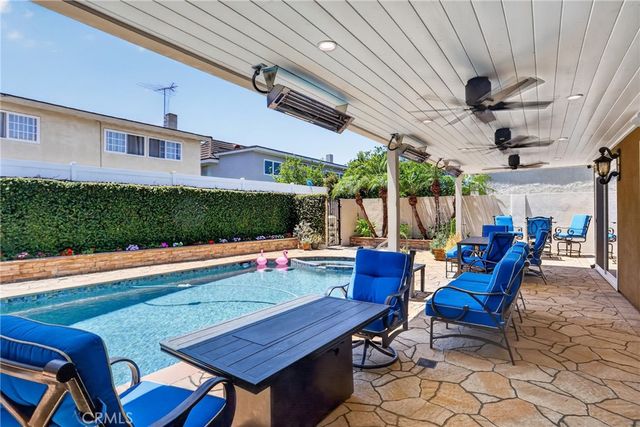 8592 Whitesails, Huntington Beach, CA 92646