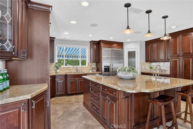 8592 Whitesails, Huntington Beach, CA 92646