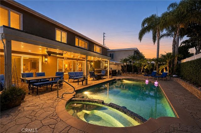 8592 Whitesails, Huntington Beach, CA 92646