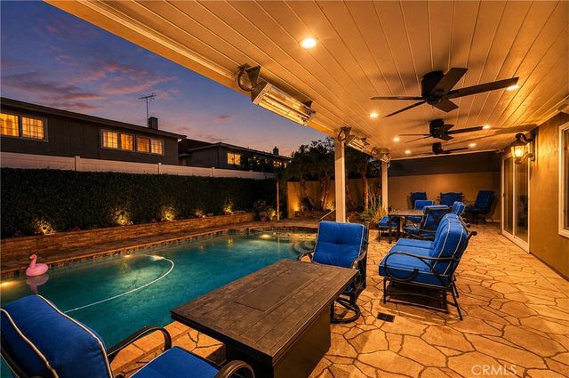 8592 Whitesails, Huntington Beach, CA 92646