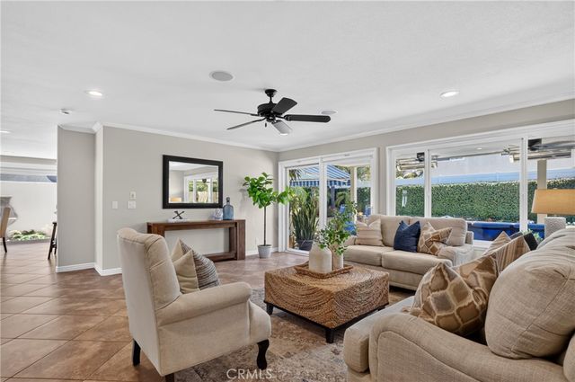 8592 Whitesails, Huntington Beach, CA 92646