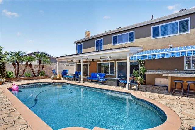 8592 Whitesails, Huntington Beach, CA 92646