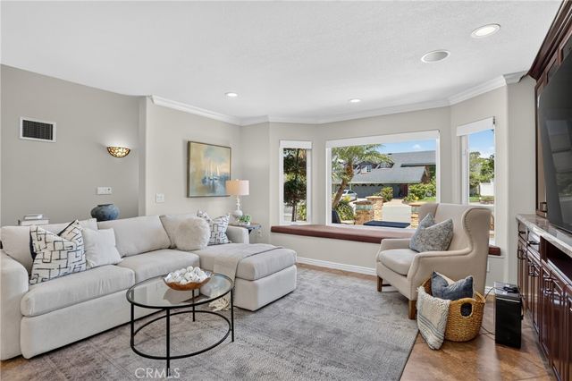 8592 Whitesails, Huntington Beach, CA 92646