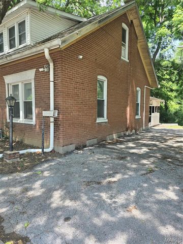 910 N 2nd Street, Belleville, IL 62226