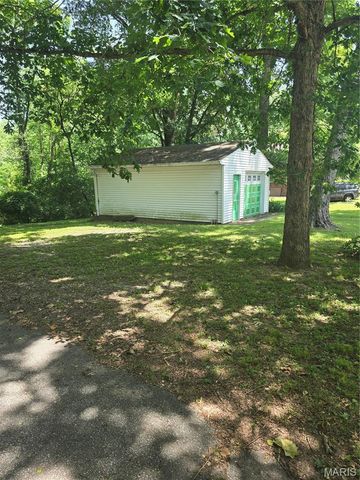 910 N 2nd Street, Belleville, IL 62226