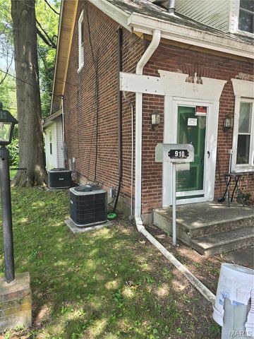 910 N 2nd Street, Belleville, IL 62226