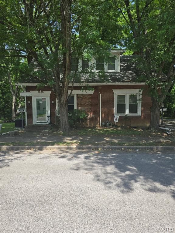 910 N 2nd Street, Belleville, IL 62226