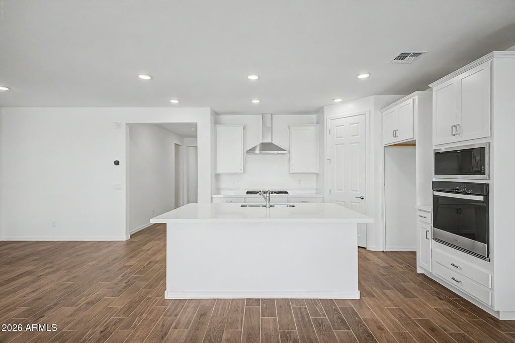 17223 W SAGUARO VISTA Drive, Surprise, AZ 85387 — photo 2