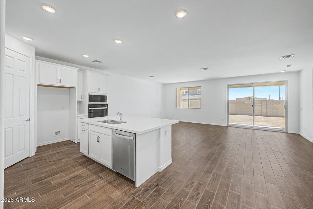 17223 W SAGUARO VISTA Drive, Surprise, AZ 85387 — photo 3