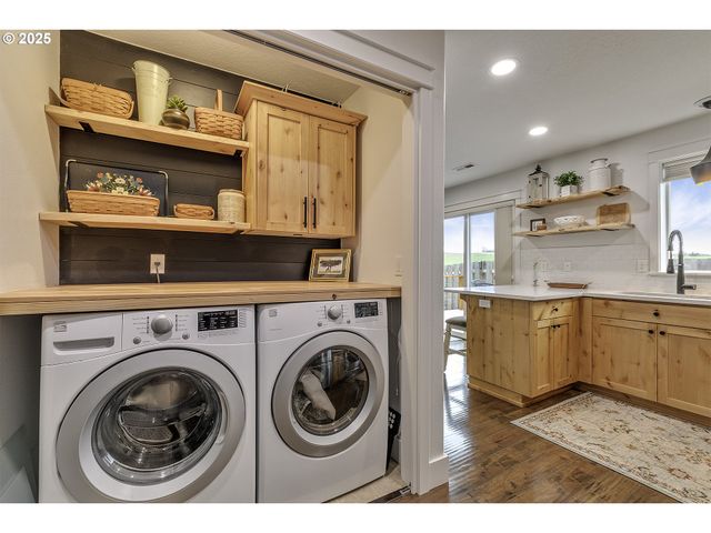 1028 E 16TH St, Lafayette, OR 97127