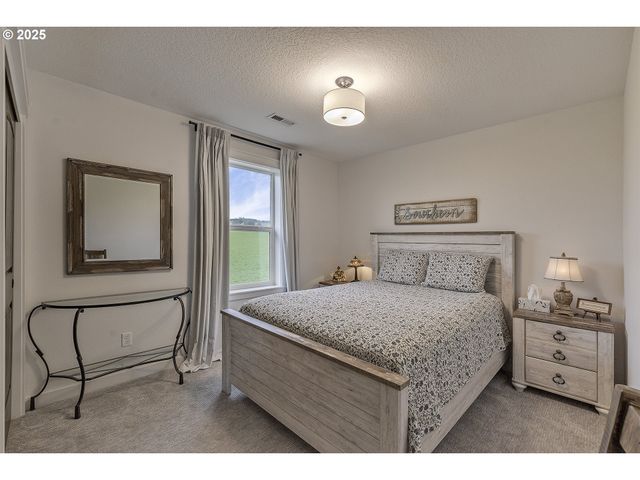 1028 E 16TH St, Lafayette, OR 97127