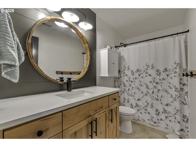 1028 E 16TH St, Lafayette, OR 97127