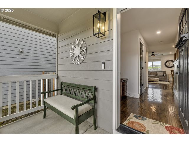 1028 E 16TH St, Lafayette, OR 97127