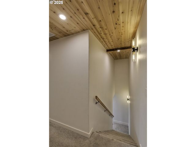 1028 E 16TH St, Lafayette, OR 97127